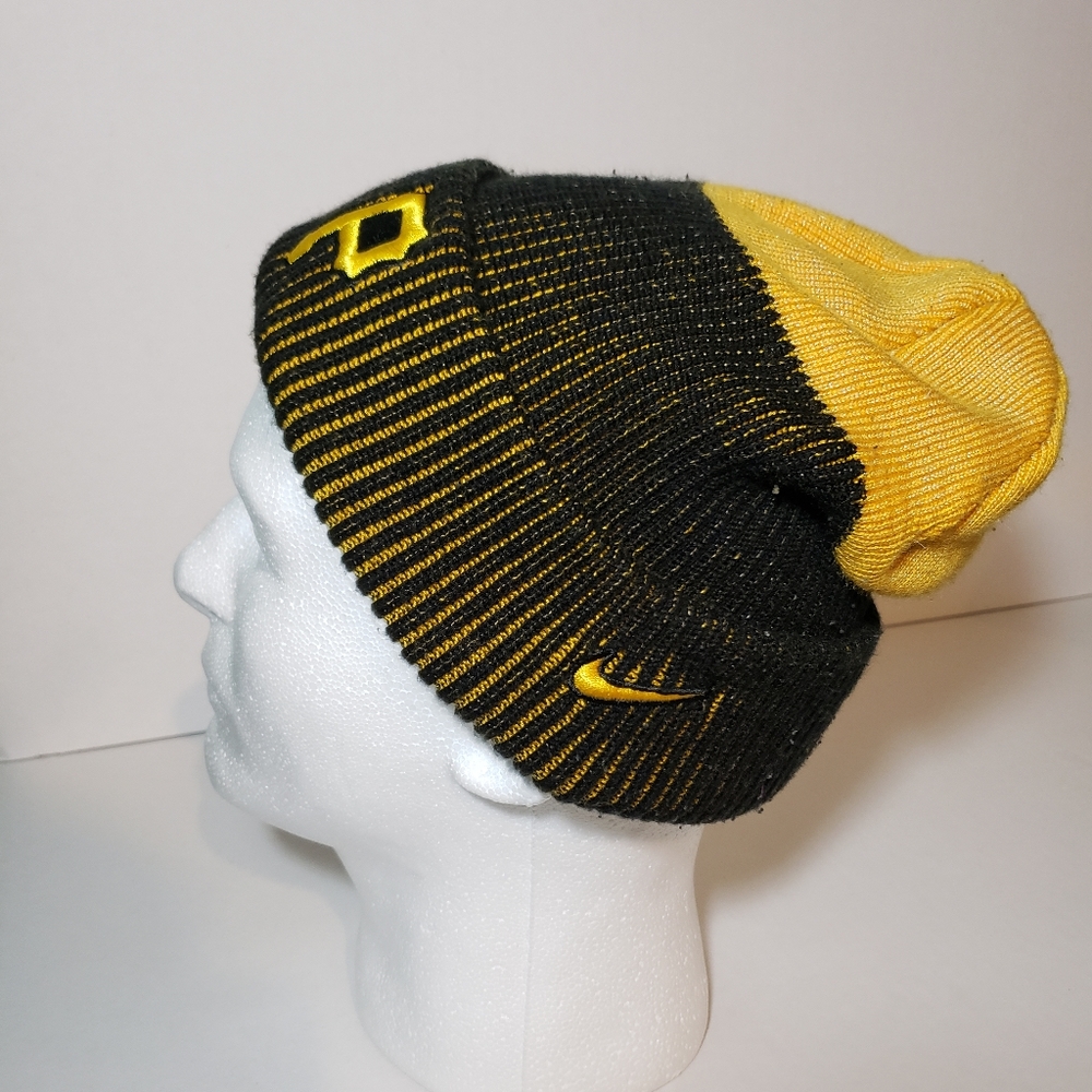 Pittsburgh Pirates knit beanie